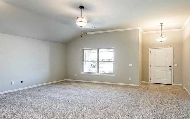 Building Photo - Beautiful 4 Bedroom Home 2 bathroom home!