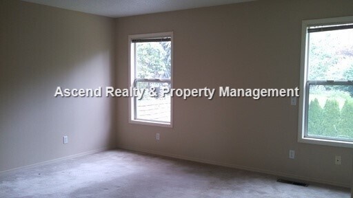 Building Photo - Wilsonville 2 Level Work Shop/Workout Room Fenced Yard Quick Access to I5 & Shops