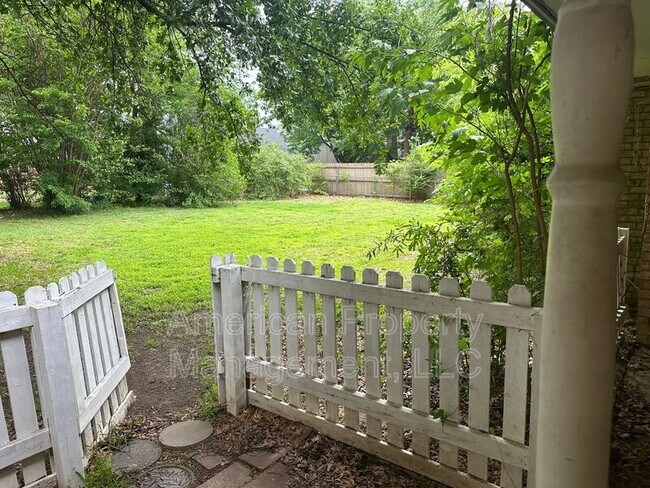 Building Photo - 4651 S Norwood Ave