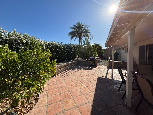 Building Photo - Discover comfortable seasonal living in Mesa, AZ with this well-appointed furnished & updated 2-b...