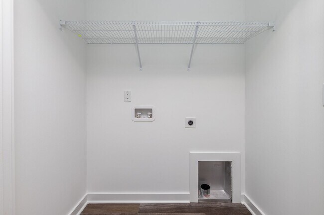 Building Photo - Move In Special! 3 Bedroom Townhome each w...