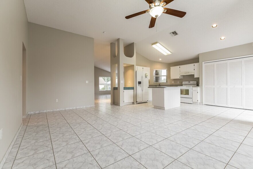 Building Photo - 8853 Parliament Ct