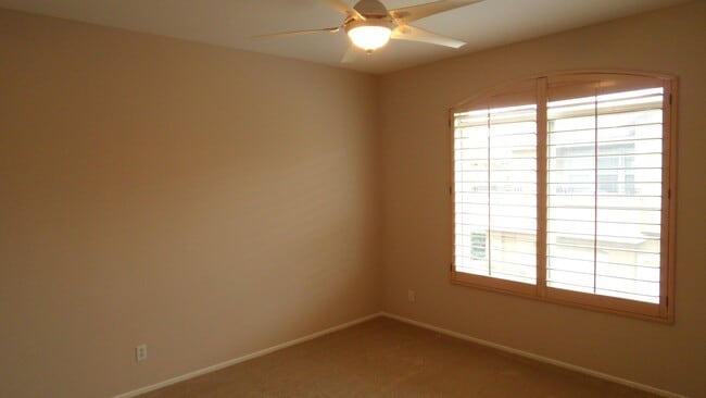 Building Photo - Clean & Spacious 2BR 2BA Two-Story, All Up...