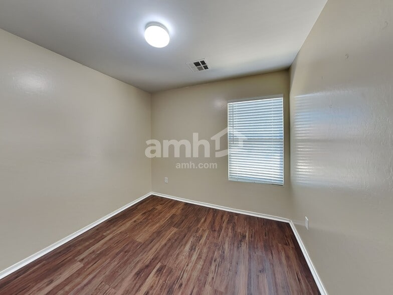 Building Photo - 1217 S 121st Dr