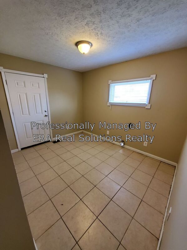 Building Photo - 723 Demorest Rd