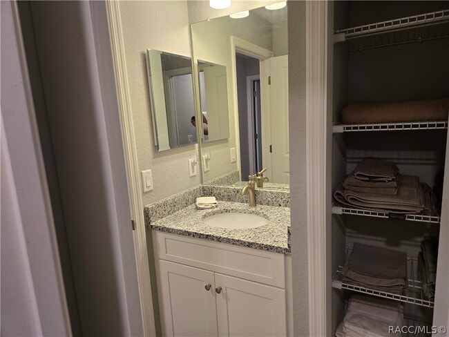 Building Photo - 13 Whitewood Ct
