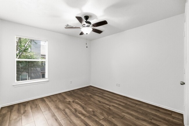 Building Photo - 302 Sentry Maple Pl