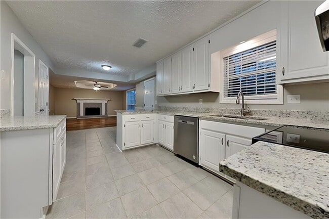 Building Photo - 1570 Rose Pointe Dr