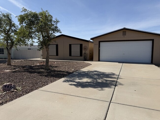 Building Photo - For Rent – 3 Bedroom, 2 Bathroom Home in Sunrise Vistas, Fort Mohave, AZ