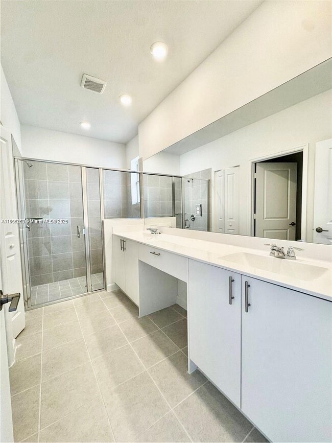 Building Photo - 2990 SE 23rd Ave