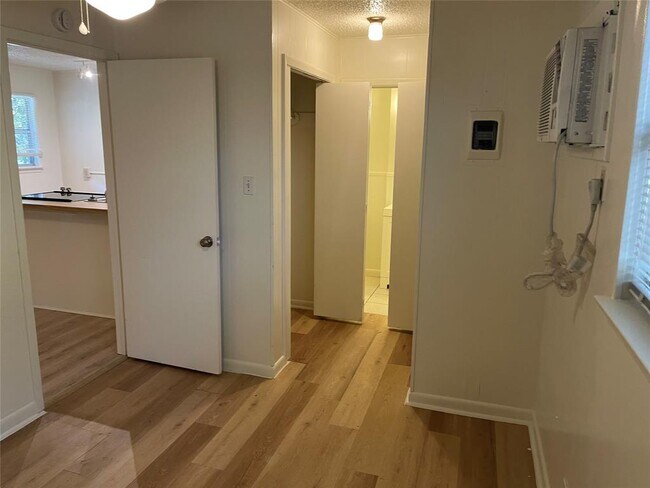 Building Photo - 2711 Hemphill Park