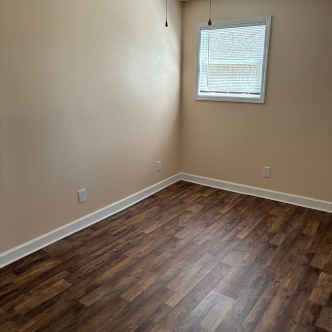 Building Photo - 4 Bedroom 3 Bath Home in Winnabow, NC