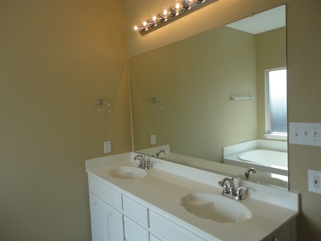 Building Photo - 2104 Priscella Dr