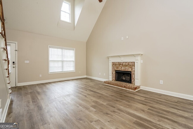 Building Photo - 256 Raleigh Way