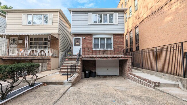 Building Photo - 20 Bentley Ave