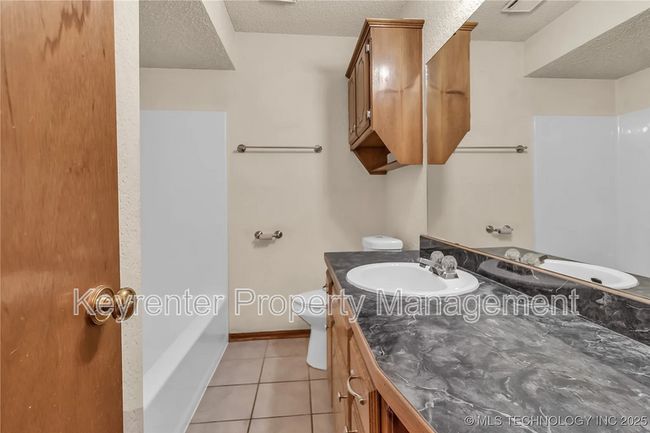 Building Photo - 9305 S Land Ave