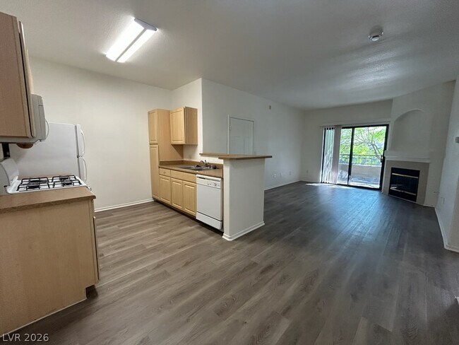 Building Photo - 8250 N Grand Canyon Dr