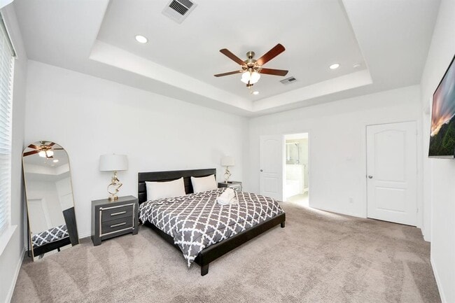 Building Photo - 8034 Royal Palm Dr