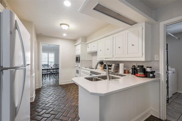 Building Photo - 6129 Glennox Ln