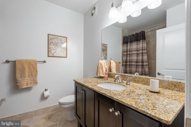 Building Photo - 1418 N Rhodes St