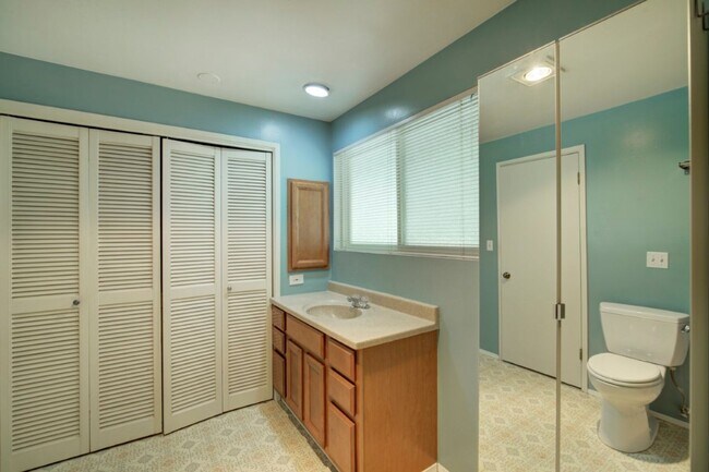 Building Photo - 3Bd/1.75Ba Kirkland House