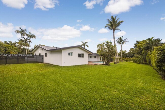Building Photo - 13240 SW 70th Ave