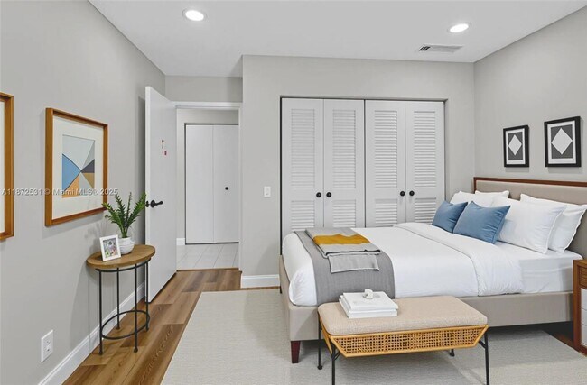 Building Photo - 9581 El Clair Ranch Rd