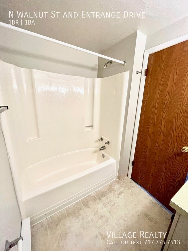 Building Photo - 302 N Walnut St