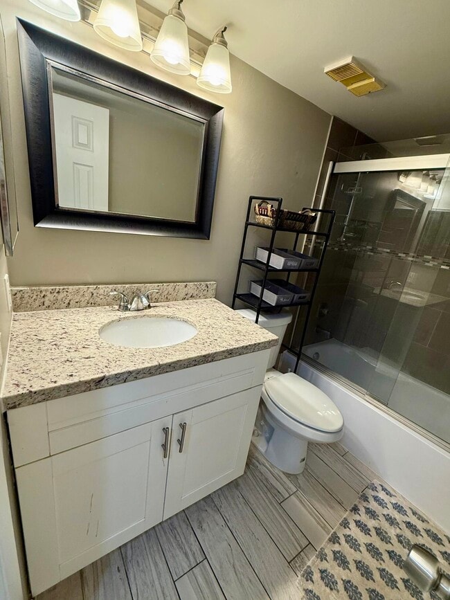 Building Photo - 111 Lake Emerald Dr