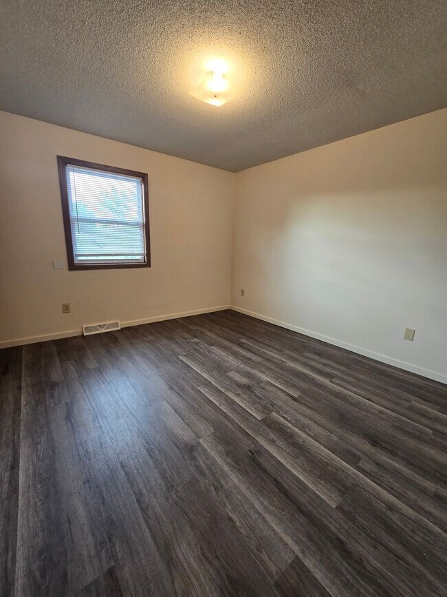 Building Photo - 4440-4442-4442 Santa Barbara