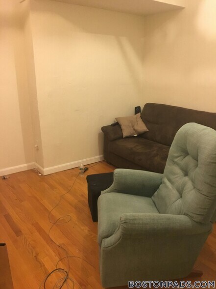 Building Photo - 115 St Stephen St