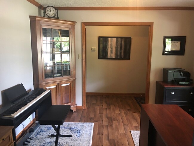 Building Photo - Spacious 3BR 2BA One-level West Knox