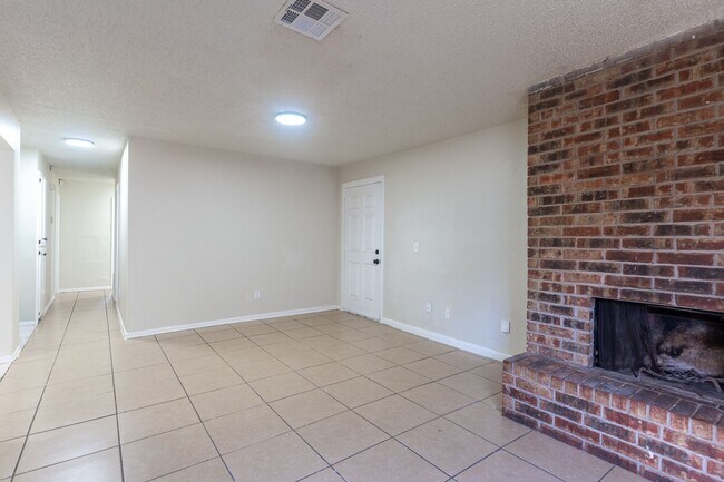 Building Photo - 4 Bedroom Rent to Own Home Available!