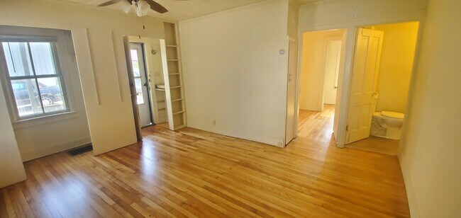 Building Photo - 218 N Oakland Ave