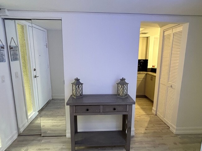 Building Photo - Updated 1 Bed/1.5 Bath Near the Beach! Great Amenities