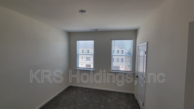 Building Photo - 841 Parc Townes Dr