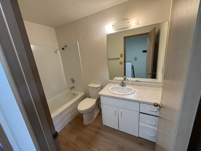 Building Photo - 1041/A/