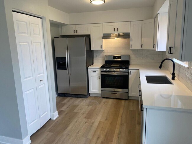 Building Photo - 21226 Chastworth Ln