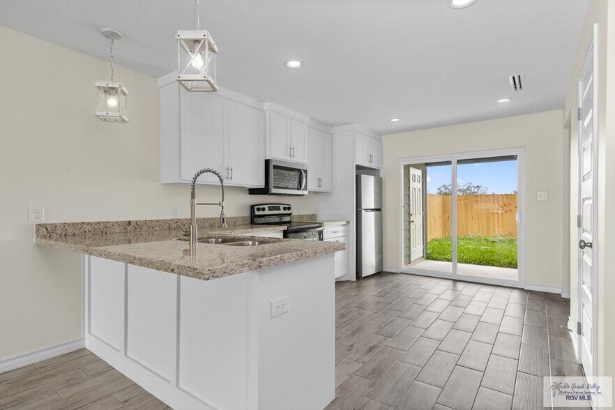 Building Photo - 690 Seminole Ln