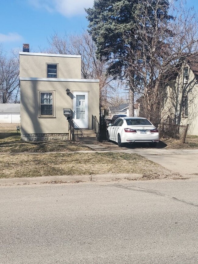 Primary Photo - 3 Bedrooms, 2 Bathrooms Single Family Home...