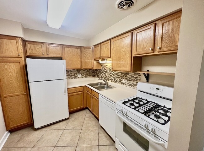 Building Photo - 1461 N Winslowe Dr