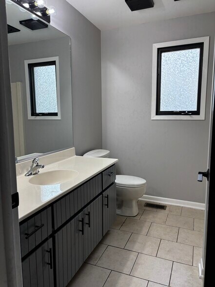 Building Photo - 7129 S 86th Ave