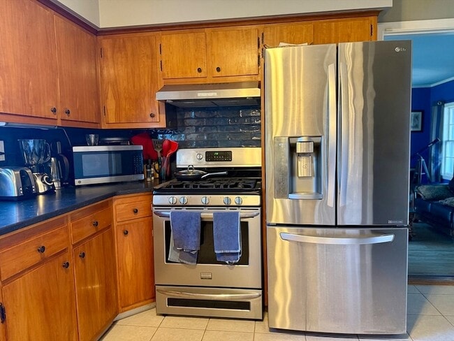 Building Photo - 12 Holiday Dr