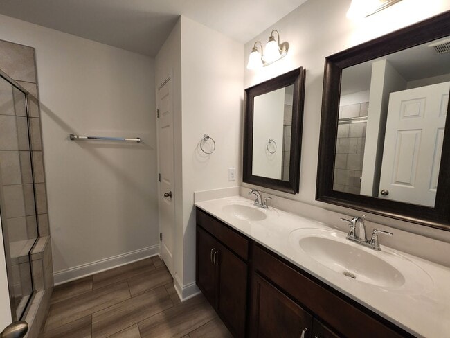 Building Photo - Gorgeous New Construction Home in Lebanon'...