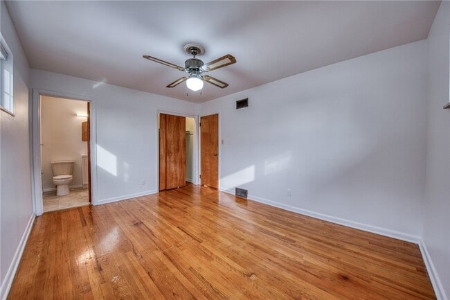 Building Photo - 5523 Rippey Pl