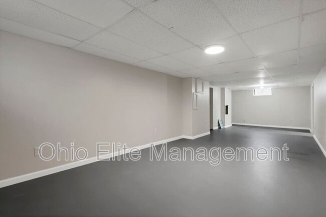 Building Photo - 1028 S Harris Ave