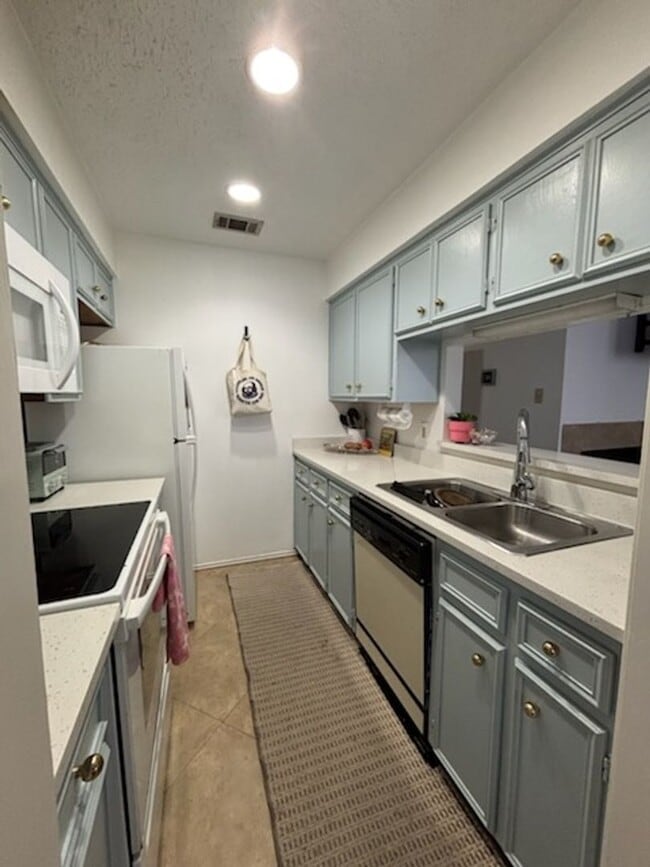 Building Photo - 2706 Salado St