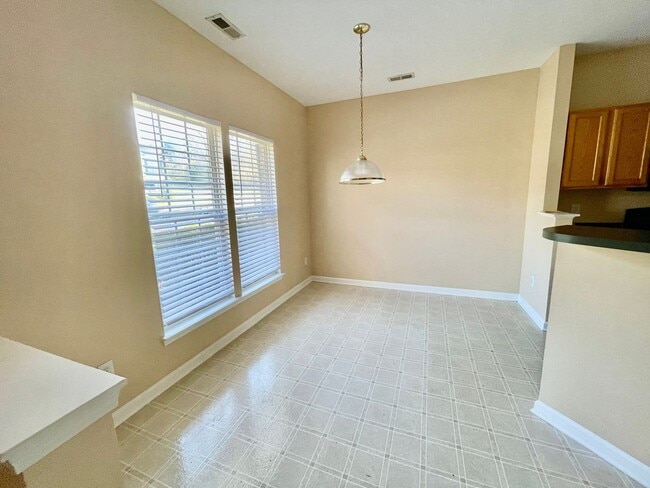 Building Photo - 5308 Jocelyn Ln