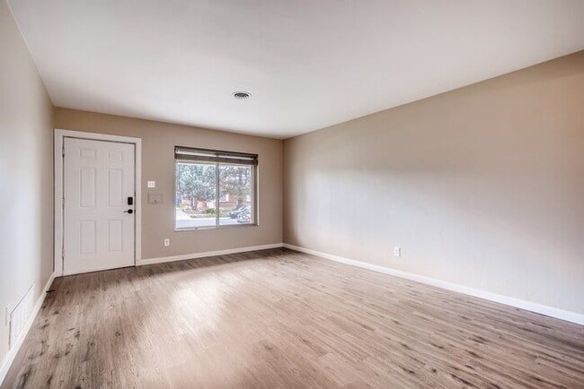 Building Photo - 1054 N Revere St