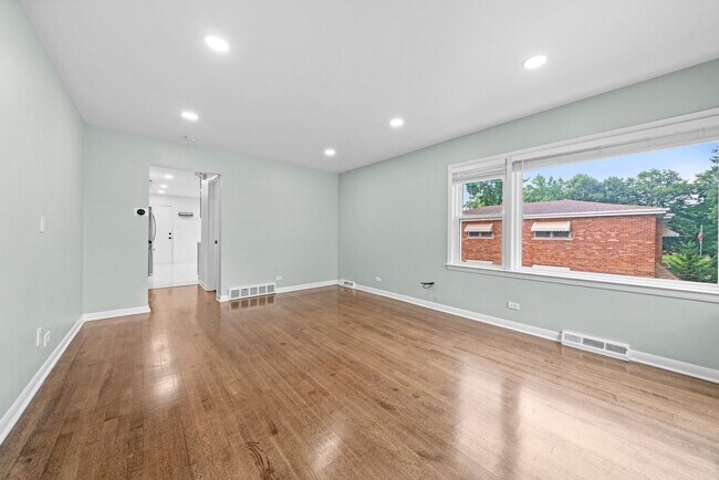 Building Photo - 10537 Austin Ave